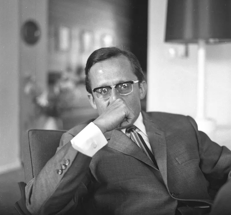 Porträt des Kabarettisten Dieter Hildebrandt, fotografiert von Ingeborg Bock-Schroeder, aus dem Archiv der Sammlung Bock-Schroeder